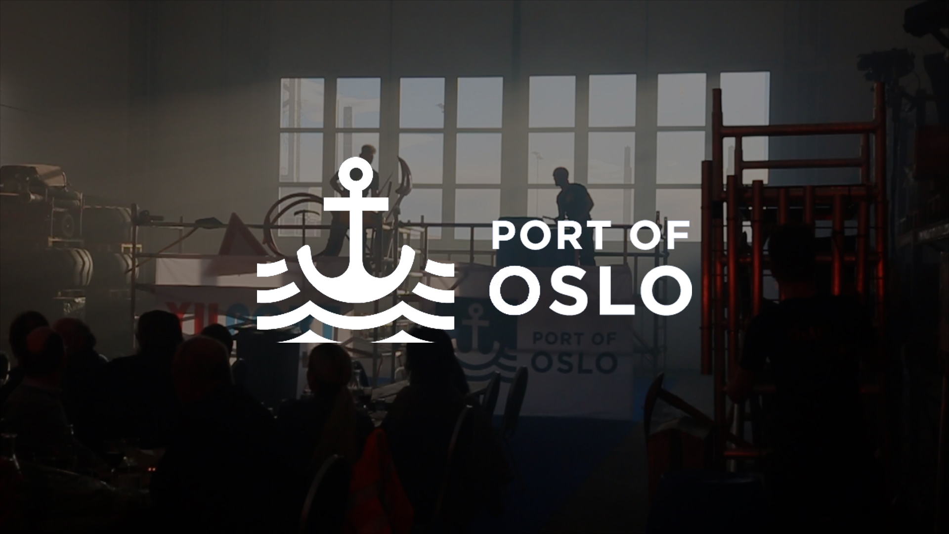 Med en royal indvielse af en containerterminal i Oslo ønskede arrangørerne et show fremført på inventaret i den skibshangar hvor indvielsesfesten foregik. Vi blev fløjet ind dagen før og havde 24 timer til at forberede et brag af et show.